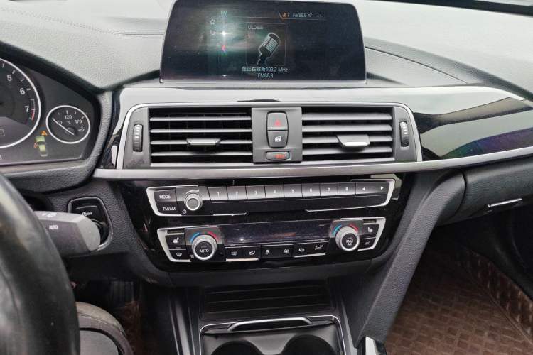 TDK.VehicleDetails.img