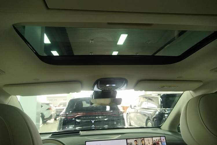 Used VOYAH Dream 2025 EV Four-Wheel Drive Flagship Kunpeng Edition