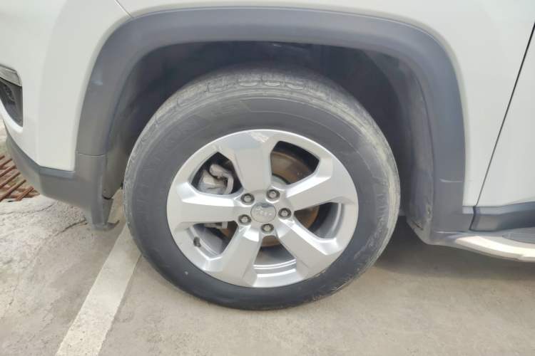 Used  Compass 2019 200TS Automatic Premium - Connected Large Screen Version
