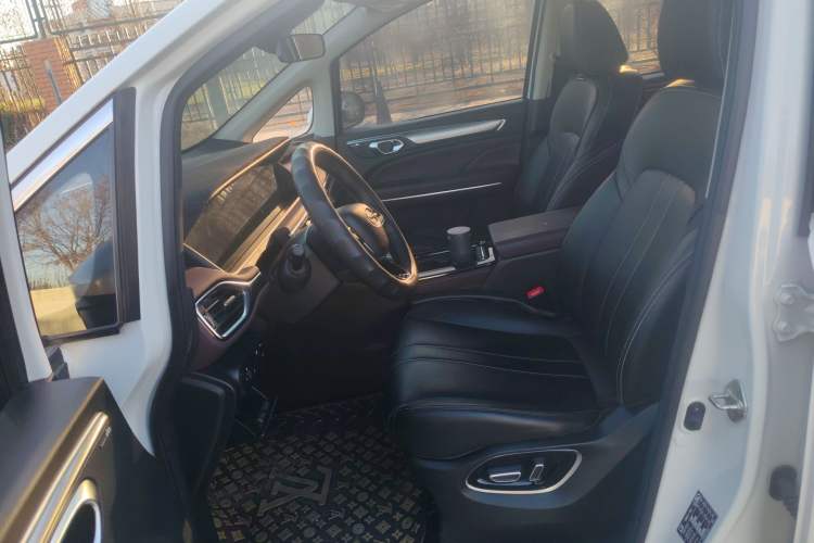 Used GAC Trumpchi M6 2023 PRO 270T DCT Luxury Edition
