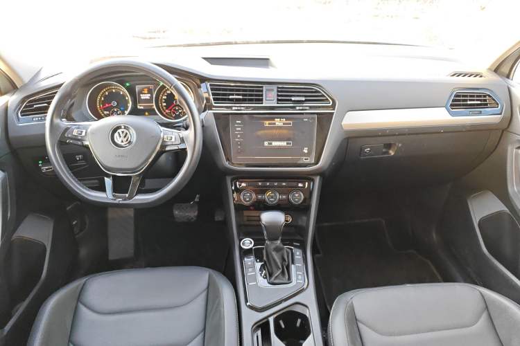 Used Volkswagen Tiguan L 2019 Updated Version 330TSI Automatic Two-Wheel Drive Panoramic Comfort Edition China VI Standard
