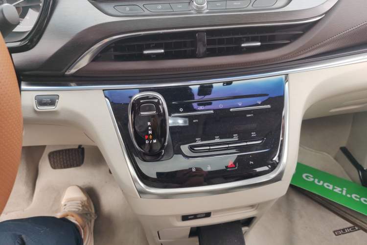 Used Buick GL8 2020 Land Business Class 652T Luxury Model
