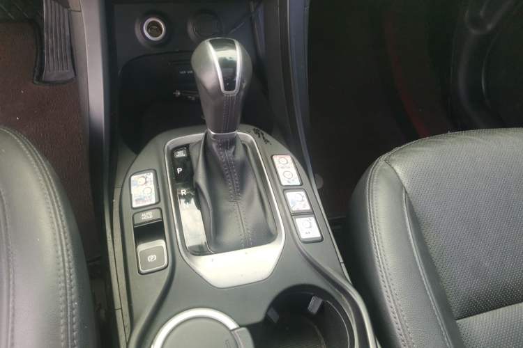 Used Hyundai Santa Fe 2015 2.4L Automatic Two-Wheel Drive Smart Version 5 Seats
