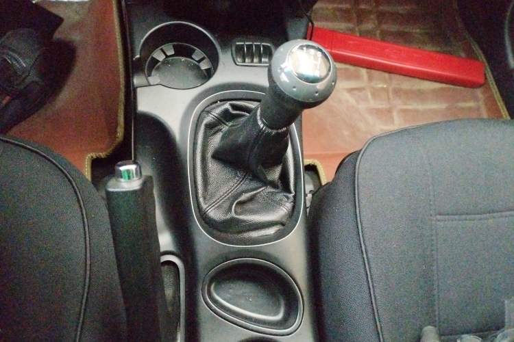 Used Huatai Santa Fe Classic 2015 2.0L Gasoline Manual Transmission Two-Wheel Drive Standard Version