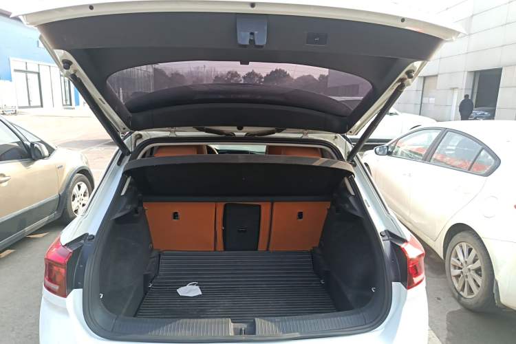 Used Volkswagen T-ROC 2018 280TSI DSG Two-Wheel-Drive Comfort Version China V Standard
