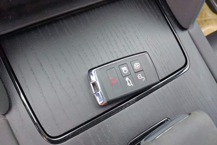 Used Land Rover Discovery Sport 2024 Luxury Custom Edition