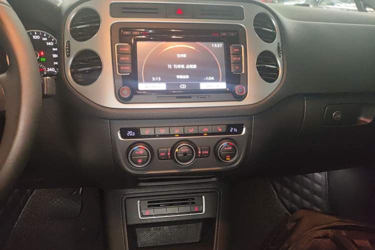 Used Volkswagen Tiguan 2015 2.0 TSI Automatic All-Wheel Drive Luxury Edition
