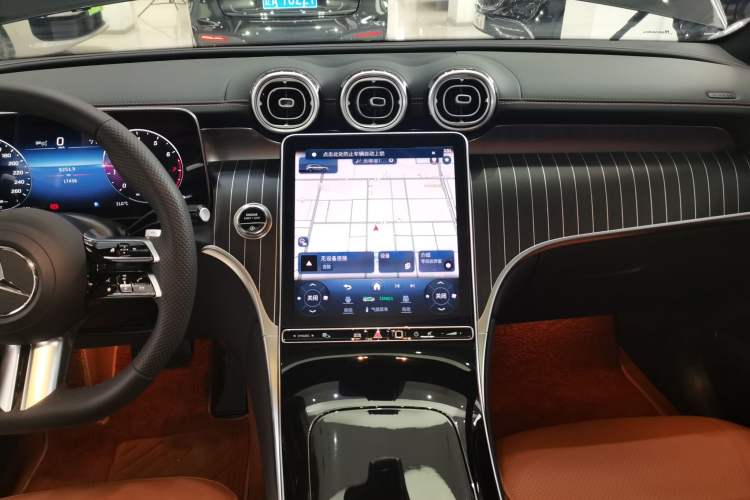 Used Mercedes-Benz GLC 2023 Refreshed GLC 300 L 4MATIC Dynamic Version 7-Seater
