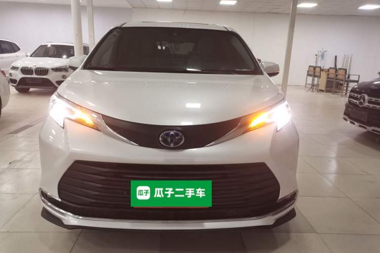 Used Toyota Sienna 2023 2.5L Hybrid Comfort Edition
