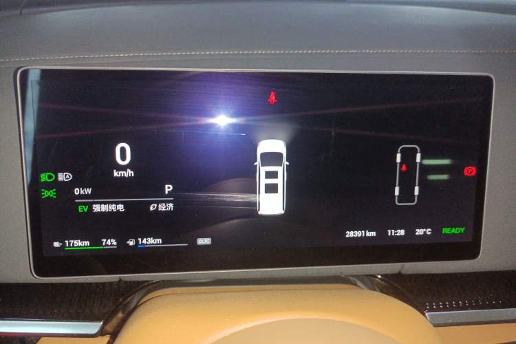 Used VOYAH Dream 2025 PHEV Four-Wheel-Drive Flagship Kunpeng Edition
