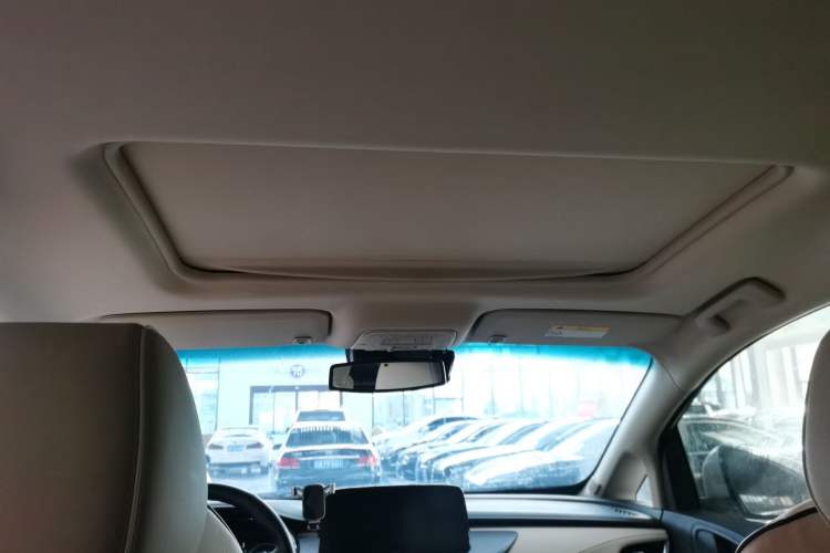 Used Buick GL8 2023 Facelifted Land Cruiser Executive Luxury Version
