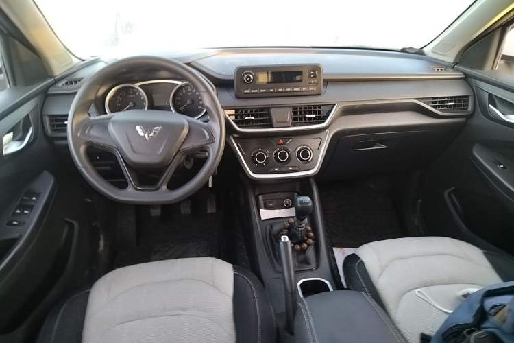 Used Wuling Hongguang S3 2019 1.5L Manual Standard Version China VI Standard