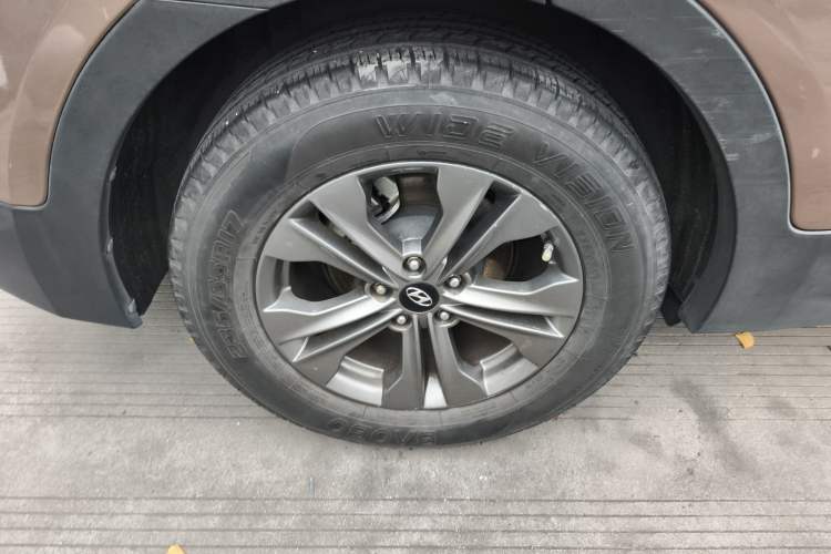 Used Hyundai Santa Fe 2013 2.4L Automatic Two-Wheel Drive Smart Version
