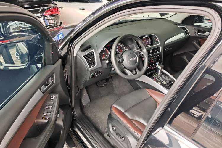 Used Audi Q5 2017 Plus 40 TFSI Technology Model
