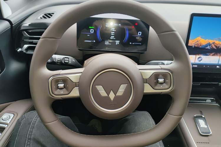 Used Wuling Wuling Starlight 730 2025 Model Plug-in Hybrid 125km Luxury Edition
