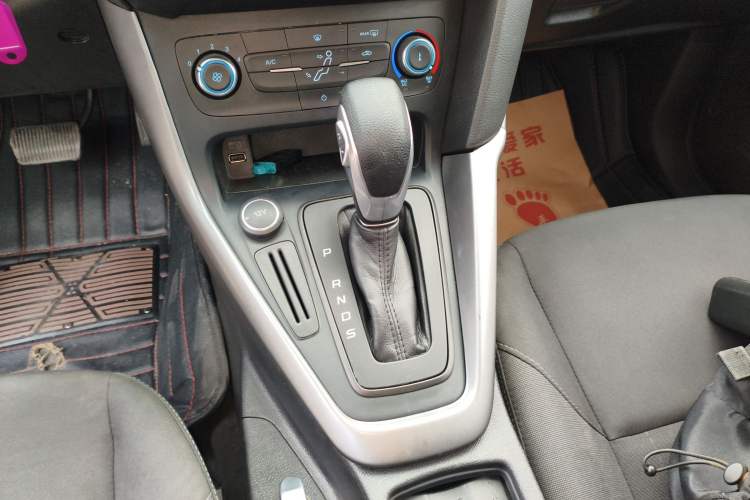 Used Ford Focus 2018 Hatchback Classic 1.6L Automatic Comfort Plus SmartDrive Edition
