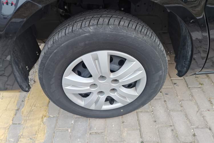 Used FORTHING Lingzhi 2023 M5L 1.6L Base Model 7 Seats