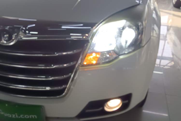 Used Haval H5 Classic 2013 Zhizun Edition 2.0L Manual Two-Wheel Drive Entry-Level Model
