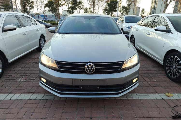 Used Volkswagen Sagitar 2017 230TSI Automatic Comfort Version
