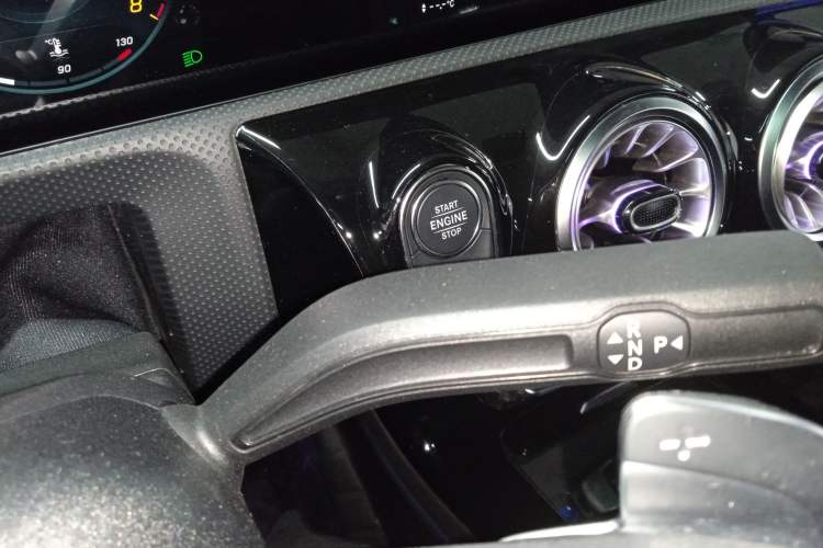 Used Mercedes-Benz A-Class 2022 Revised Version A 200 L Sport Sedan Fashionable Style