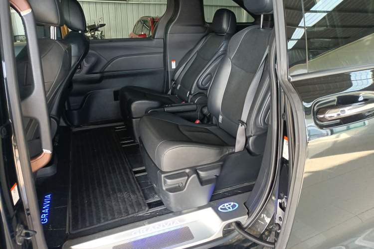 Used Toyota Granvia 2024 2.5L Hybrid Prestige PLUS Edition