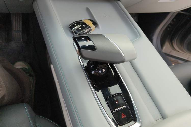 Used Changan UNI-Z New Energy 2024 Blue Whale Smart Electric iDD 125km Beyond Edition
