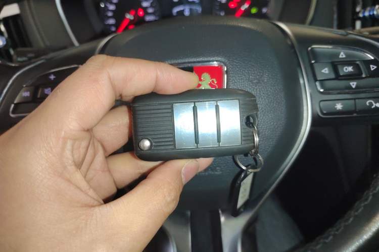 Used Roewe RX5 2016 20T Two-Wheel Drive Automatic Internet Smart Edition
