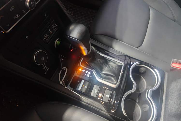 Used  Grand Commander 2018 2.0T Four-Wheel Drive Enjoyment Edition China VI
