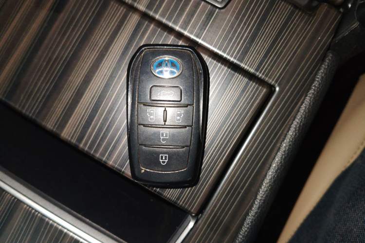 Used Toyota Sienna 2023 2.5L Hybrid Deluxe Edition
