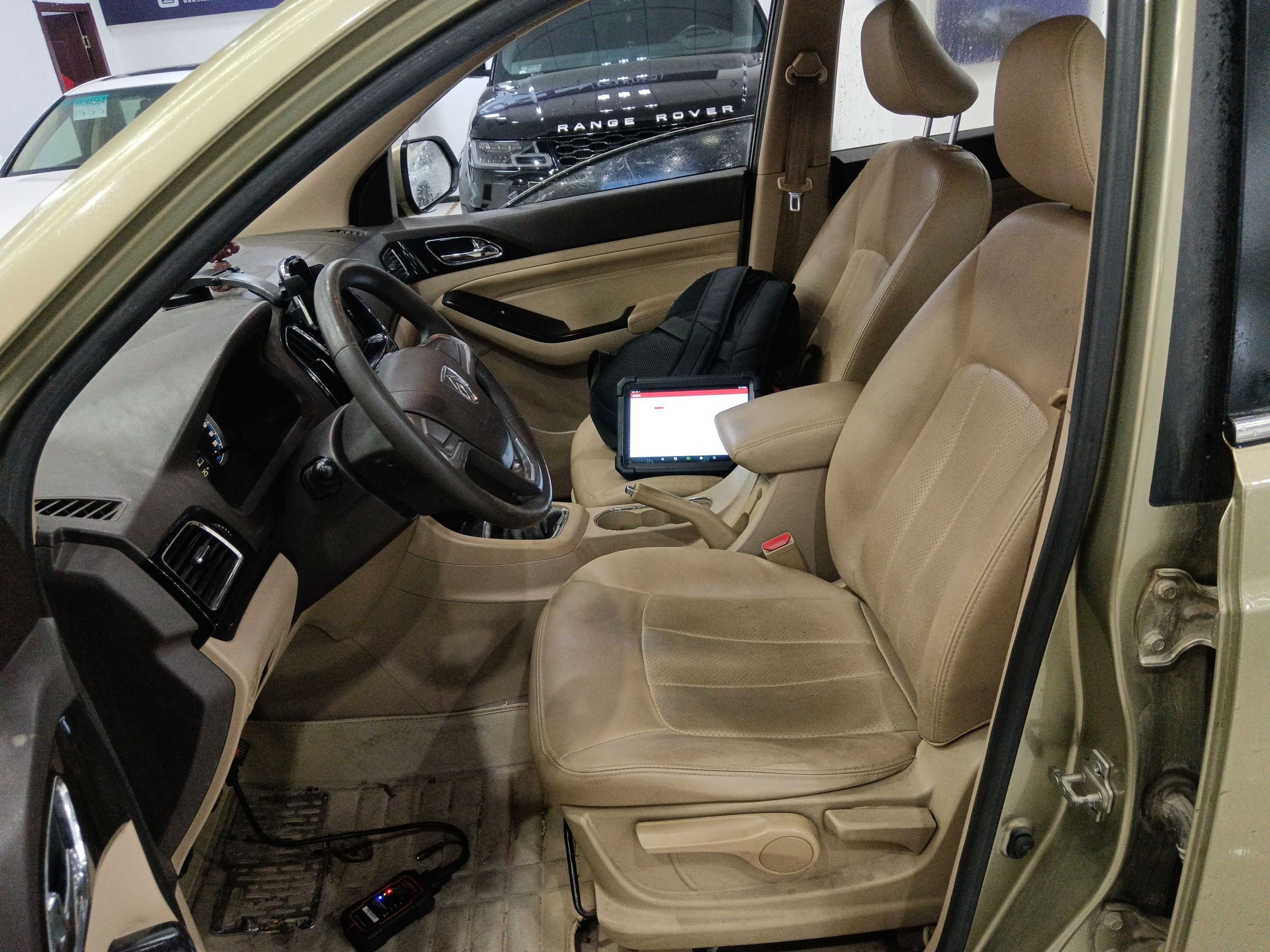 Переднее сиденье в автомобиле