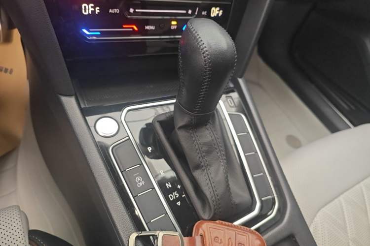 Used Volkswagen Magotan 2025 Revised Version Zhongxiang Edition 330TSI DSG Luxury Trim
