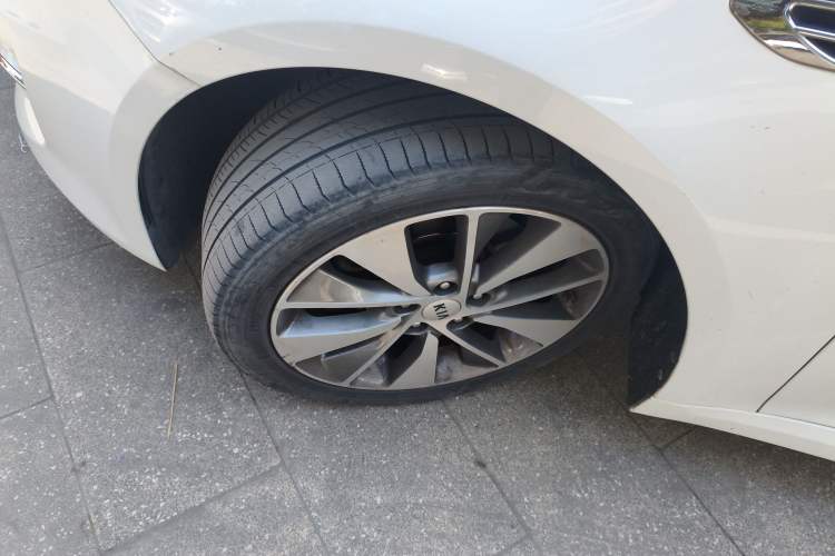 Used Kia K5 2017 2.0L Automatic 15th Anniversary Special Edition LUX
