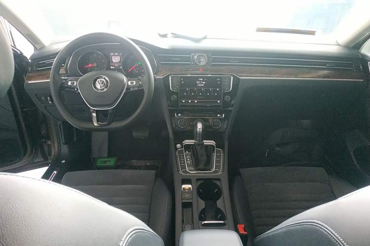 Used Volkswagen Magotan 2017 330TSI DSG Luxury Model
