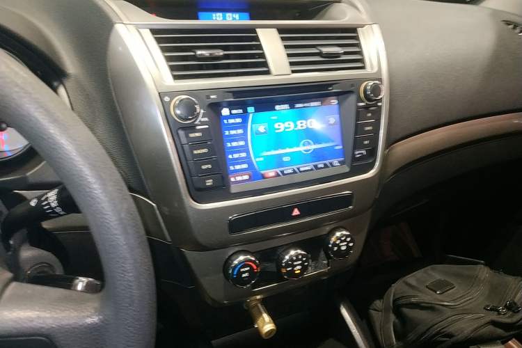 Used Geely Auto GX7 2015 Classic Edition 1.8L Manual Elite Model China V Standard
