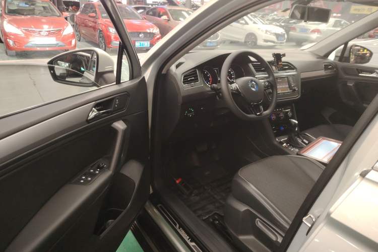 Used Volkswagen Tiguan L 2017 330TSI Automatic Two-Wheel Drive Luxury Edition
