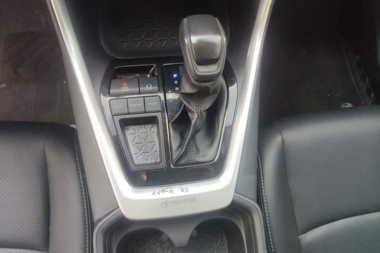 Used Toyota RAV4 2024 2.0L CVT Two-Wheel Drive Urban Edition
