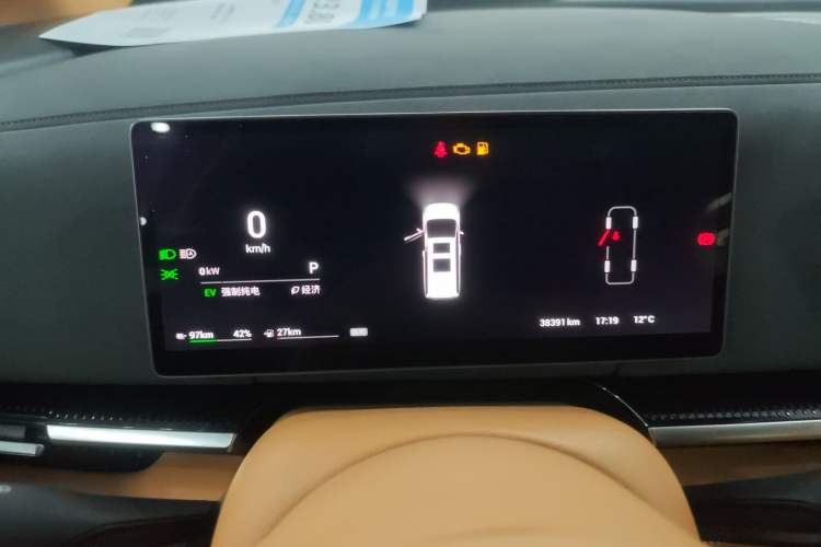 Used VOYAH Dream 2025 PHEV Four-Wheel Drive Prestige Kunpeng Edition