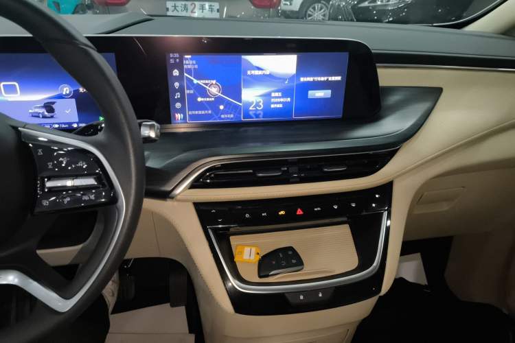 Used Buick GL8 New Energy 2025 Lushang First-Drive Edition 7-Seater
