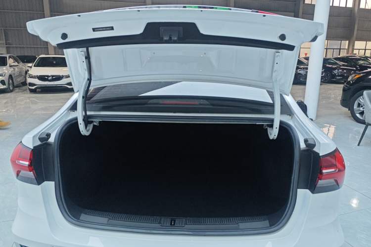 Used Roewe i5 2021 1.5L Manual Diamond Edition