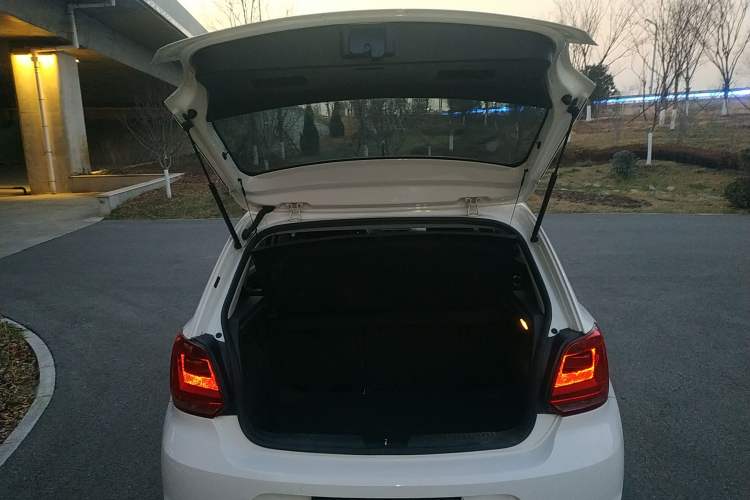 Used Volkswagen Polo 2014 1.6L Automatic Comfort Edition
