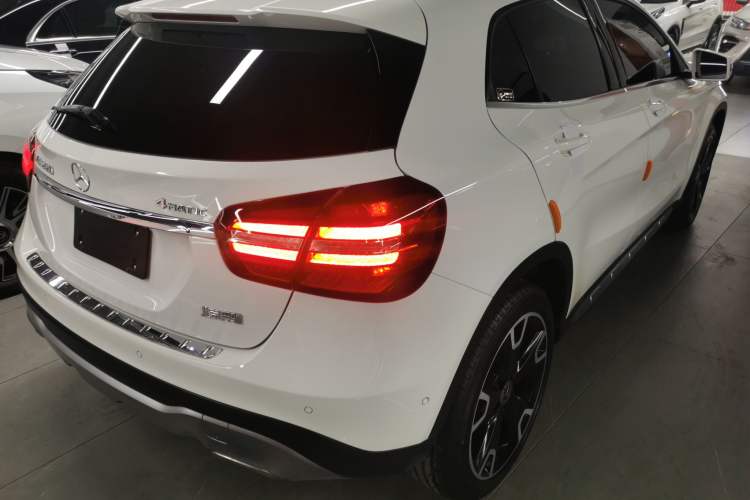 Used Mercedes-Benz GLA 2017 GLA 220 4MATIC Fashion Model
