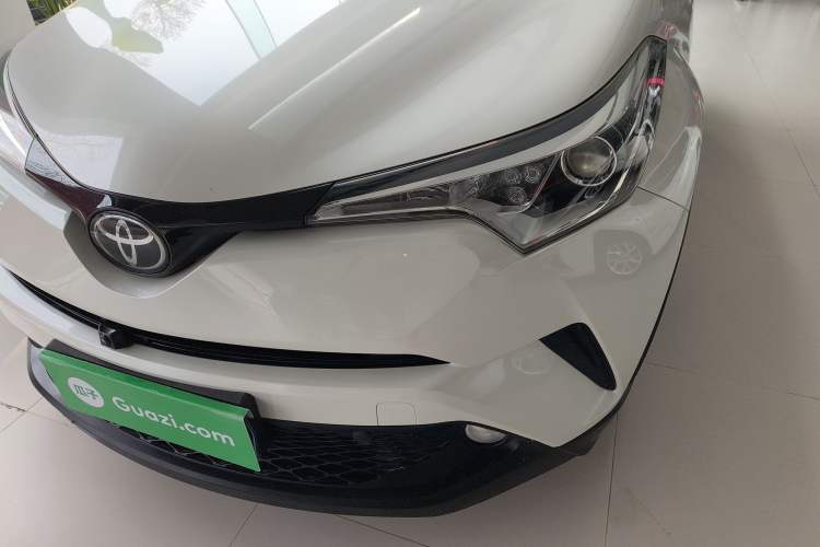 Used Toyota C-HR 2018 2.0L Leading with Sunroof China VI Standard
