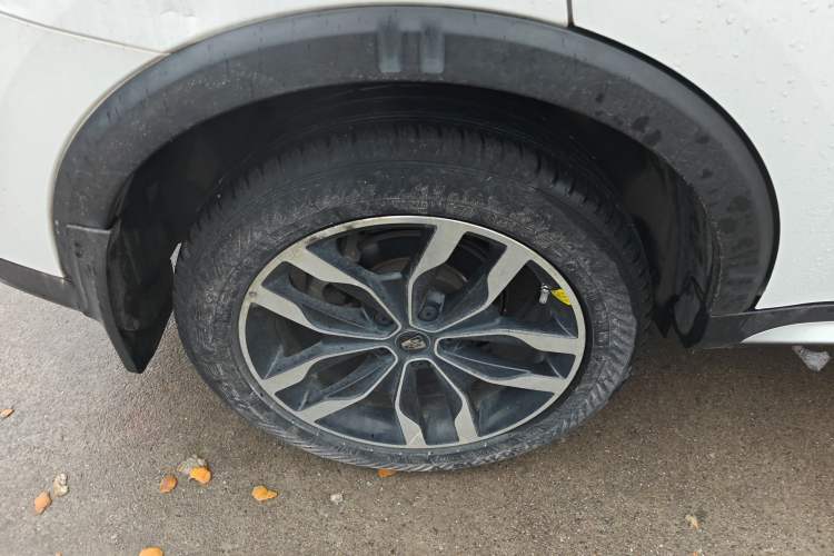 Used Roewe RX5 2016 20T Two-Wheel Drive Automatic Internet Smart Edition
