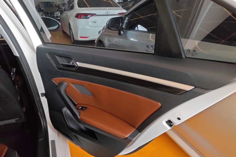 Used Volkswagen Lamando 2015 330TSI DSG Comfort Edition
