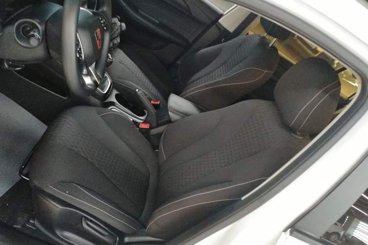 Used Roewe i5 2020 1.5L Manual 4G Connect Luxury Edition