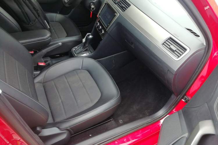 Used Skoda Rapid Spaceback 2016 Revised 1.6L Automatic Chuanxing Version
