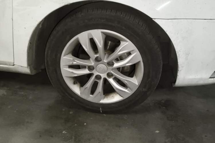 Used Geely Auto Emgrand 2015 Sedan 1.5L CVT Upward Version
