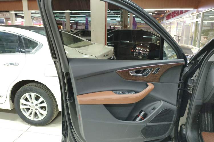 Used Audi Q7 2022 55 TFSI quattro S line Sport model
