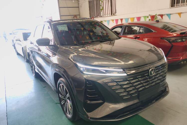 Used Changan CS75 PLUS 2024 3rd Generation Champion Edition 1.5T Intelligent Drive Dynamic Model
