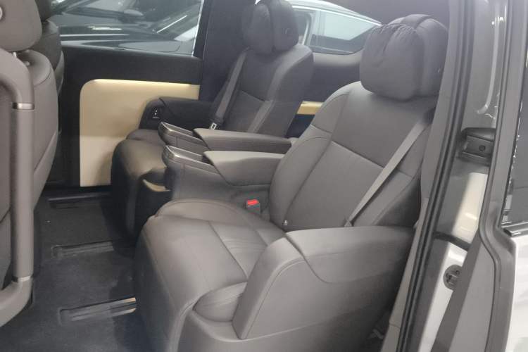 Used Li Auto MEGA 2024 Ultra Model
